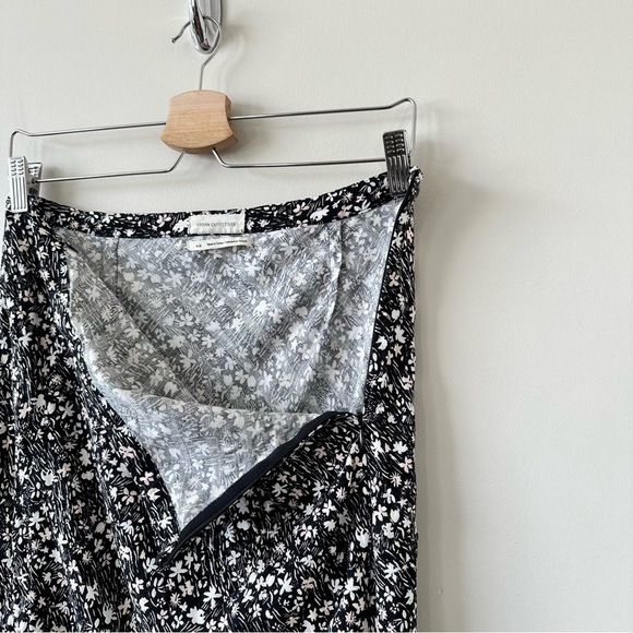 URBAN Outfitters-Floral Midi Skirt With Slit (Size: Medium) - Picture 7 of 9